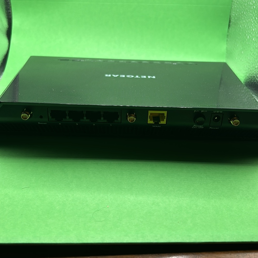 NETGEAR Nighthawk AC2600 Smart WiFi Router (R7450) - Picture 2 of 12